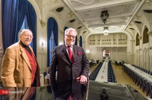 Archivar Hans Koller und 'Meister vom Stuhl' Friedhold Andreas