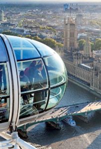 Eine Attraktion, die man nicht versäumen sollte: Das London Eye bietet auf 135 Metern Höhe einen atemberaubenden Blick über die Stadt. (© Top Magazin Frankfurt)