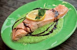 TOP_Magazin_Gourmet_Promi_Kochen_Susanne_Fröhlich_Frühjahr_2012_4 Susanne Fröhlichs Wildlachs auf Erbsenpüree