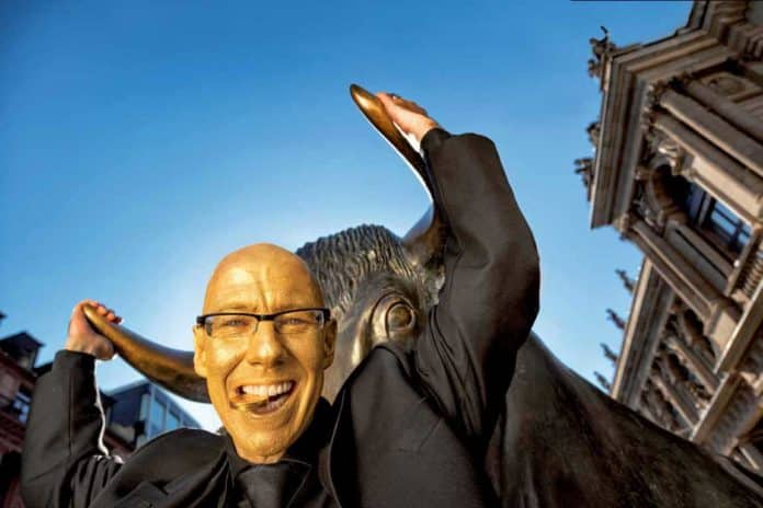 Börsenkorrespondent Mick Knauff als Gastautor und Foto-Model für TOP Magazin Frankfurt