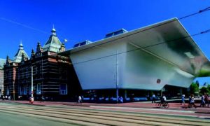 TOP_Magazin_Travel_Europe_art_Herbst_2012_11 Stedelijk Museum, Blick auf das Original-Gebäude von 1895 und den Neubau von Benthem Crouwel Architects