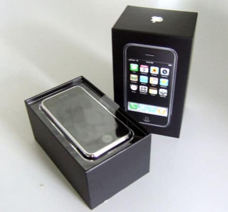 Das Packaging des iPhone ist zurückhaltend