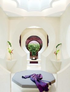 In Luxus Spas kann man sich kleine Wellness-Urlaube vom Alltag gönnen