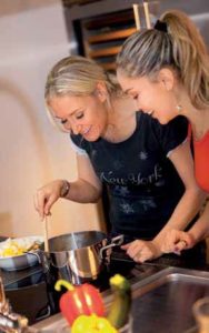 Janine Kunze in Aktion mit Top Magazin Chefredakteurin Natalie Rosini