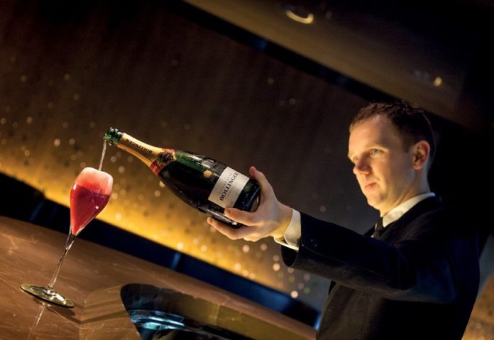 Barmanager der Bar 8 im Mandarin Oriental Paris: Fiachra Martin