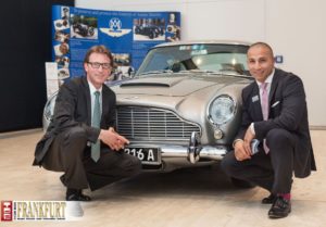 Daniel Paulus und Filippo Bellanti vor dem legendären Aston Martin DB5