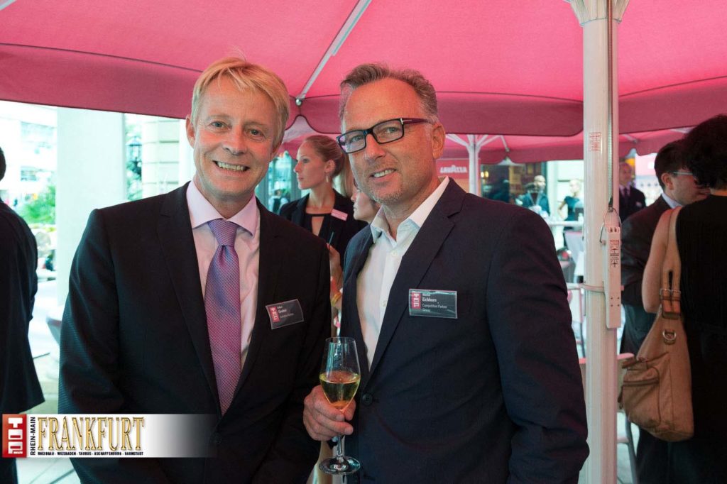 Emirates Vice-President Volker Greiner mit Martin Eichhorn (Competition Partner Group)