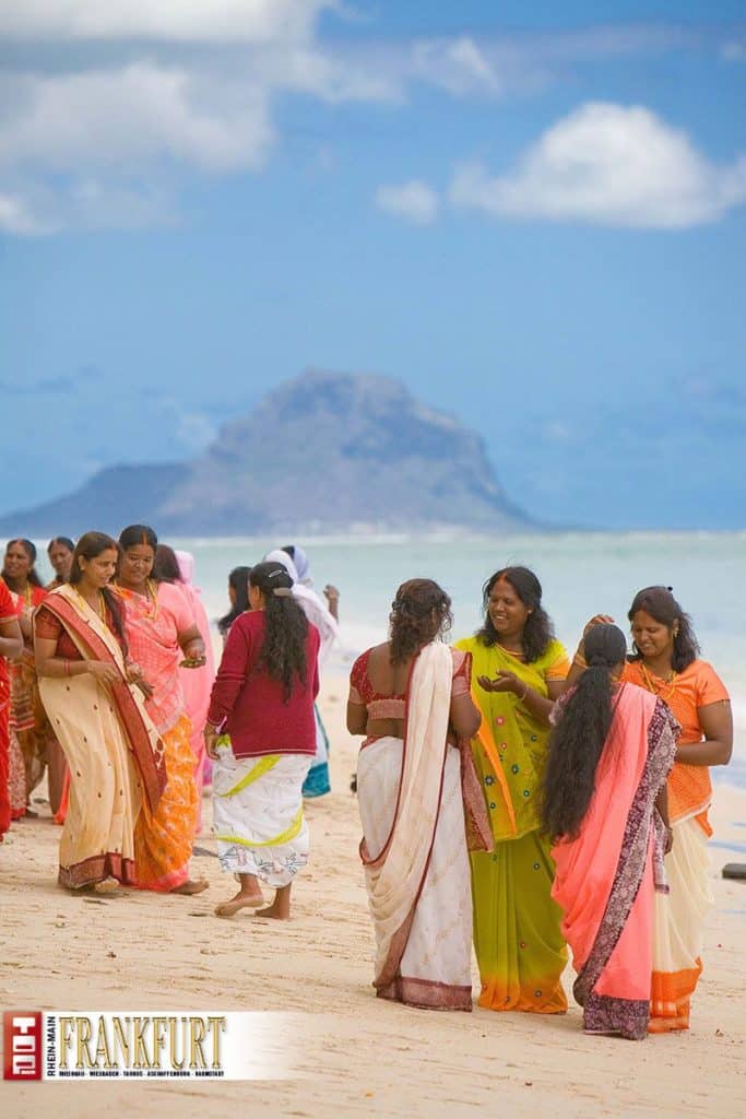 Farbenfrohes Hindu-Fest am Strand von Le Morne