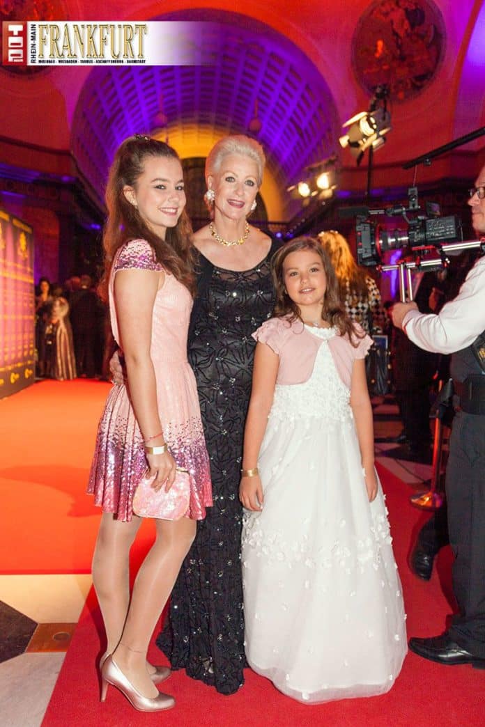 Marika Kilius mit Ihren Enkeltöchtern Lola und Lilly