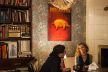 Das Lokal Delicatessen im Vintage Wohnzimmer Look des bekannten Barchefs Vyacheslav Lankin