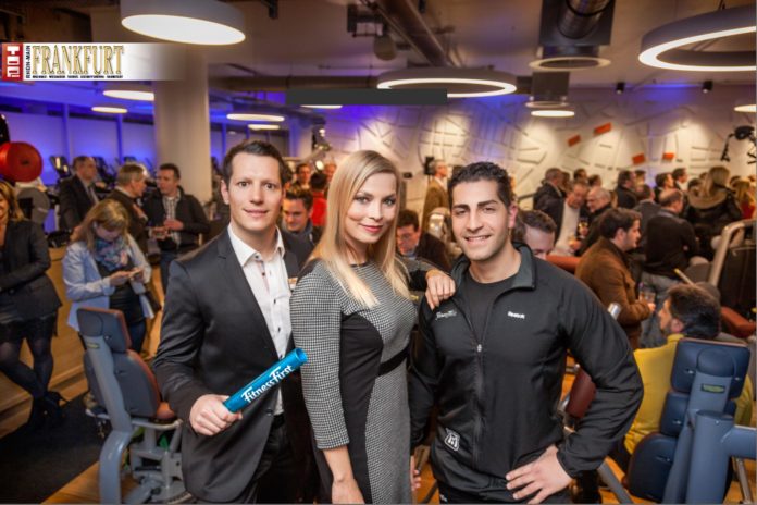 Clubmanager Markus Appelt mit Boxweltmeisterin Regina Halmich und Personal Trainer Ehssan Janessar