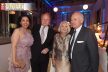 Ava Nouripour mit Ernst Welteke und Ehepaar Peter und Sibylle Kobiela