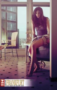 Model Maya in Unterwäsche von Kinky Knickers