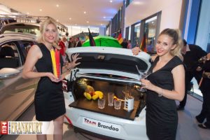 Die Cocktailsbar des Fanautos Team Brandao
