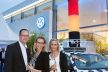 Tobias Herr mit Eveline Krompiewski und Daniela Komo vor einem weiteren Fanauto 2014