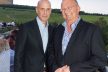 Handchirurg Dr. Jeffry Sheel mit Samsung Deutschland Chef Hans Wienands