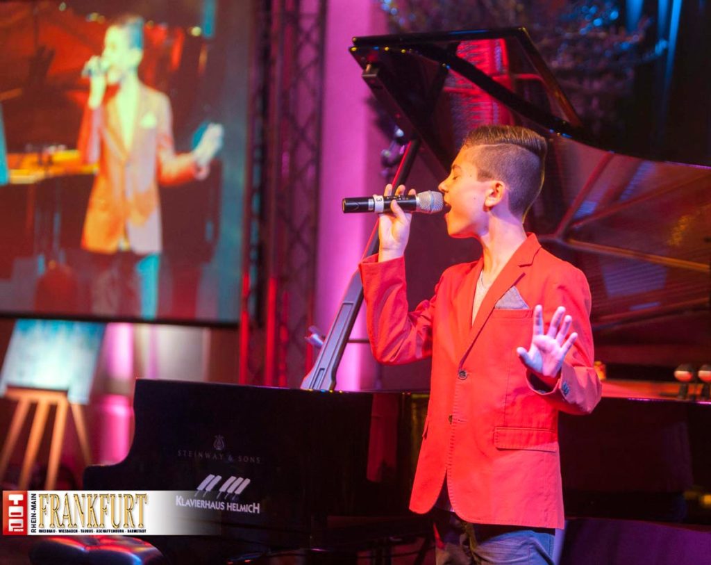 Joel Schneider singt Happy