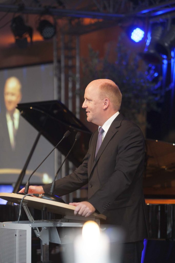 Stadtkämmerer Uwe Becker bei seiner Ansprache