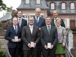 Prof. Dr. med. V. Seifert, Dr. A. Theiss, Prof. Dr. med. Dr. med. habil. M. Sauerbier, Stadtrat Markus Frank, Prof. Dr. med. A. Dignaß, Thomas Feda, C. Delius-Fisher (Foto IHK Frankfurt, Jochen Müller)