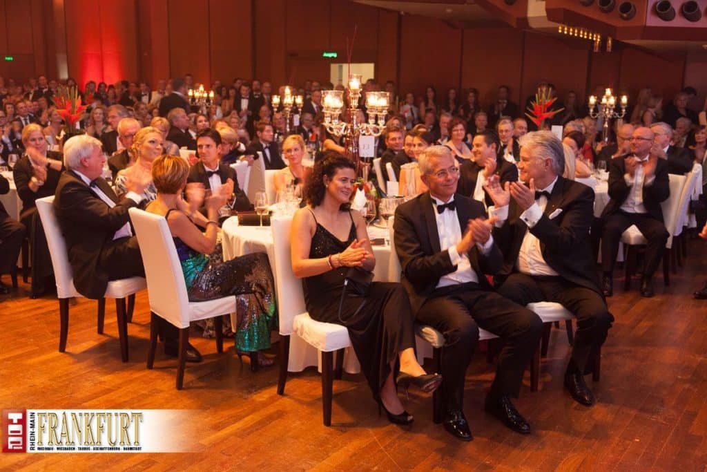 Am Tisch des Ministerpräsidenten Dr. Stefan Schulte (Fraport) mit Gattin Astrid