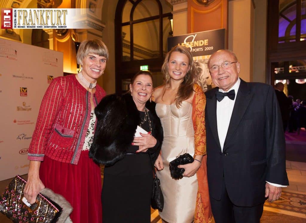 Bankiersgattin Sylvia von Metzler mit Schwester Sybille, der schönen Tochter Elena und Gatte Friedrich.