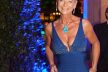 Dressurreiterin Ann Kathrin Linsenhof in royalblauer Robe