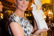 Legende des Sports Maria Höfl Riesch mit ihrer Pegasos Statue
