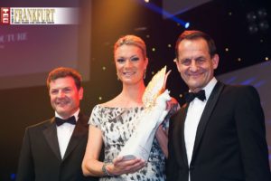 Lufthansa Vorstand Jens Bischof und DOSB-Präsident Alfons Hörmann ehren Maria Höfl-Riesch als Legende des Sports