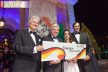 Moderator Guido Knoop Ministerpräsident Volker Bouffier Stephanie Stumph und Sportler Lars Riedel gedenken des Mauerfalls