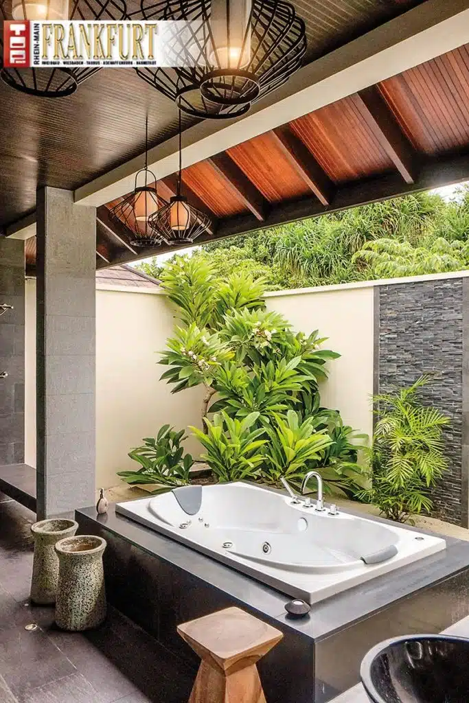Das private Outdoor-Badezimmer