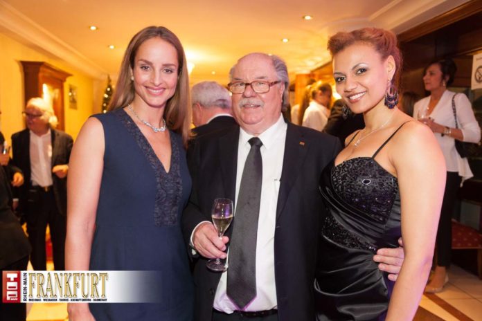 Schauspielerin und Edelsteinbotschafterin Lara Joy Körner mit Hans D. Krieger und der Berliner Sängerin Francisca Urio