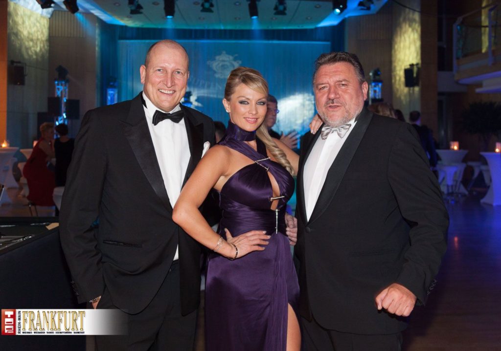 Ehepaar Julia und Thomas Maier (Mairec) mit Dr. Erich Mützel (MVZ Goldbach)