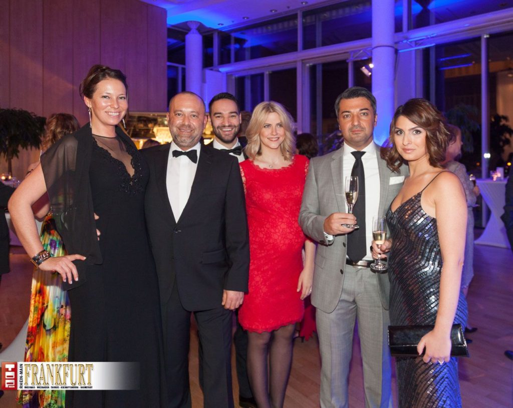 Lisa Wille, Ismail Yilmaz, Philipp Grevy (Convotis) mit Gattin Sabina und Sponsor Mustafa Türkenmez (Waterworld Center) mit Gattin Hilal