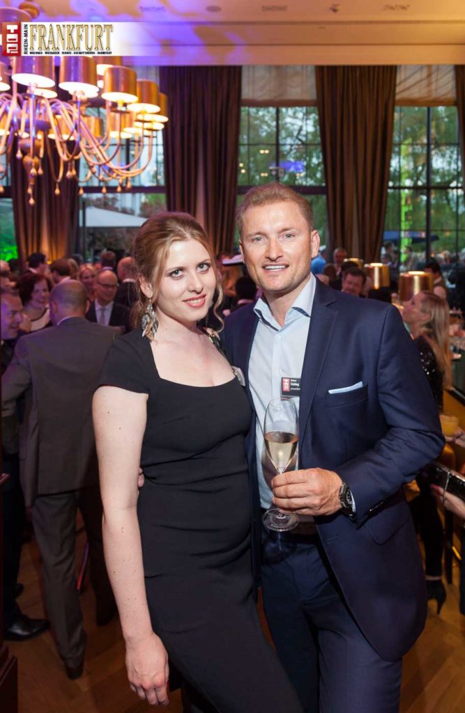 TOP Magazin Frankfurt-Redakteurin Kathrin Link und Reiner Uebing (Proaesthetic)