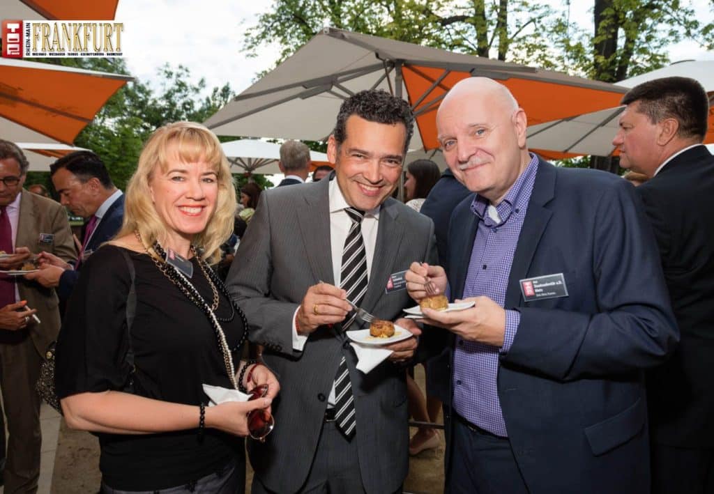 Julia und Oliver Schwebel (Wirtschaftsförderung Frankfurt) mit Regierungssprecher a.D. Dirk Metz (Dirk Metz Kommunikation)