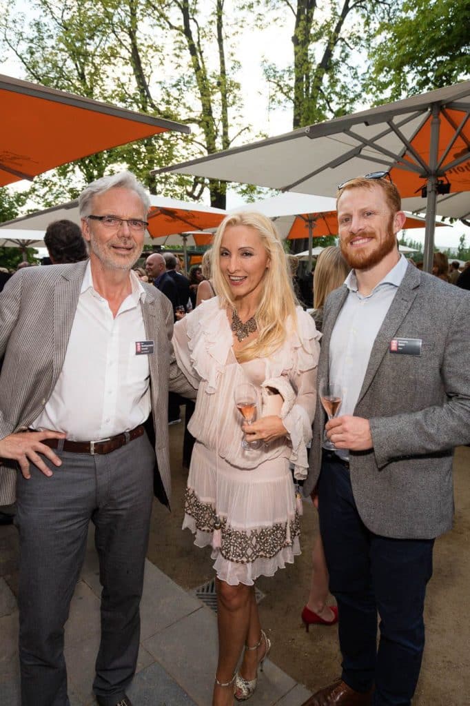 Oberbürgermeister von Offenbach Horst Schneider mit Irena Brncic und Uber-Chef Christopher Bates