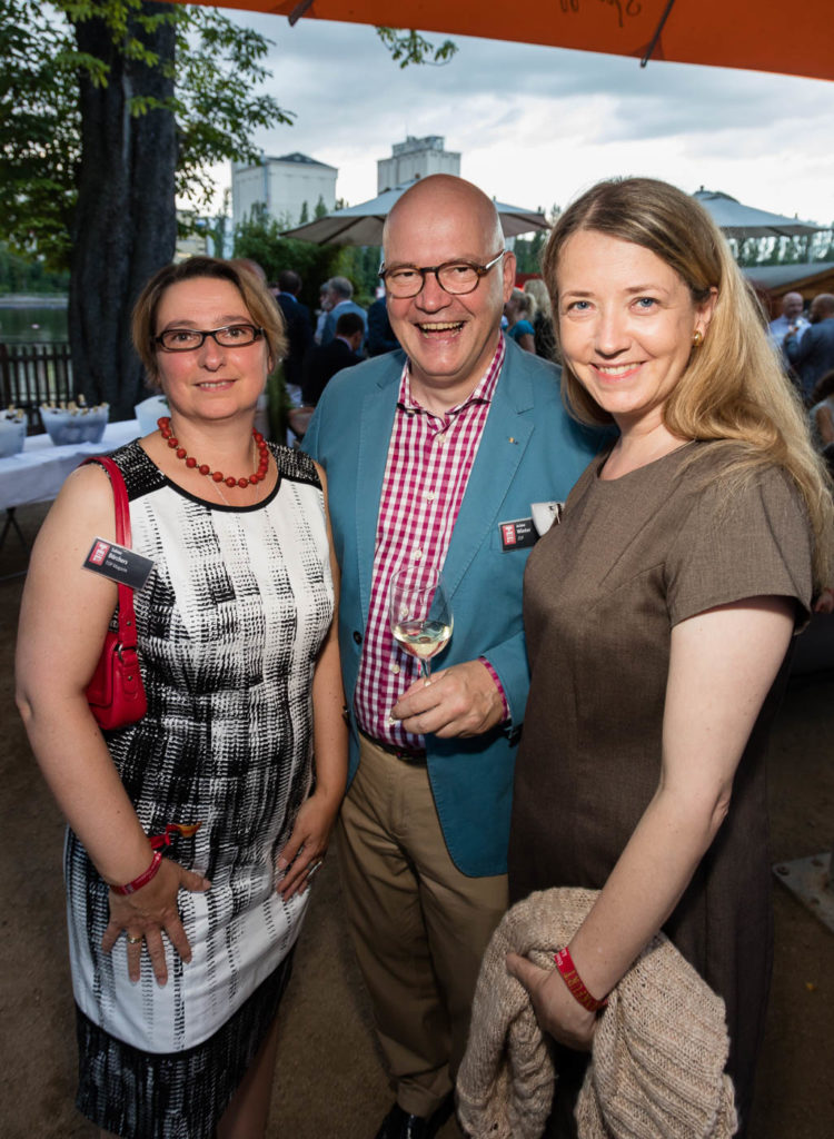 Sabine Börchers (TOP Magazin Frankfurt) mit Moderator Achim Winter und Dr. Jutta Failing (TOP Magazin)