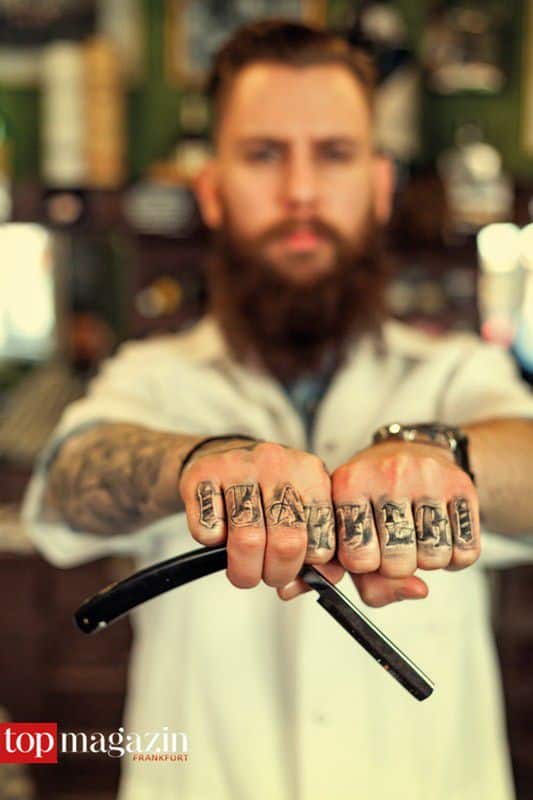 Männerhaare Der Goldene Schnitt Barbiere und Haartransplantationen