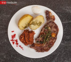 Jenny Knäbles Frankfurter Rote Soße mit Minuten-Steaks und Jacket Potatoes