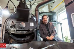 Peter Gerigk in seiner Frankfurter Kaffee-Rösterei
