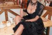 Playmate 2015 und Big Brother Teilnehmerin Sarah Nowak im Dirndl von Angermeier