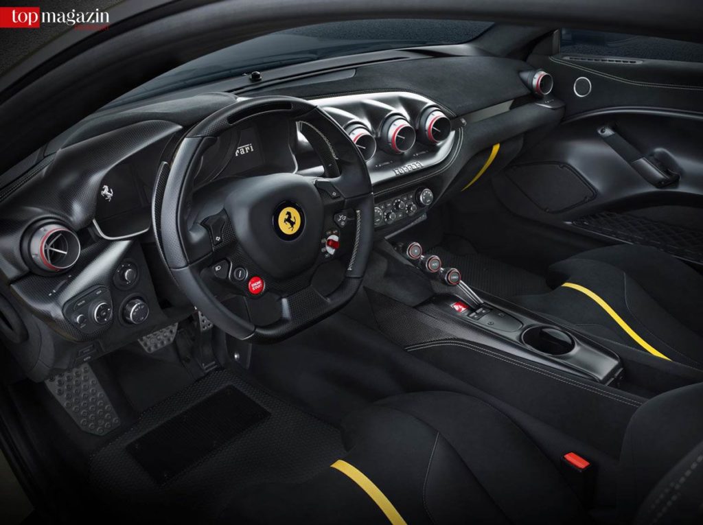 Das Interior des F12 TDF - Kniepolster statt Handschuhfach