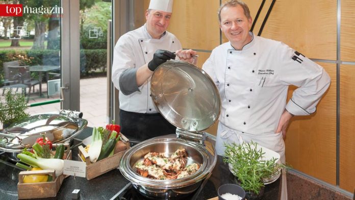 Guido Muller und Chefkoch Mario Höllein vom Hilton Frankfurt
