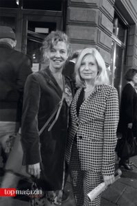 Tatort-Komissarinnen Margarete Broich und Sabine Postel vor der Bar Plank
