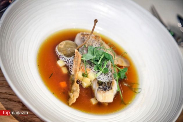 Wolfsbarsch mit Huhn und Kapernbeeren