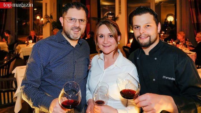 Riccardo und Sabaheta Re mit Chefkoch Pedro Fernandes