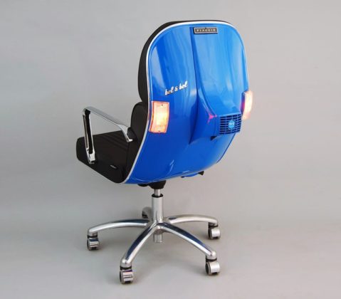 Vespa im Buero Serie von Bel Bel 3