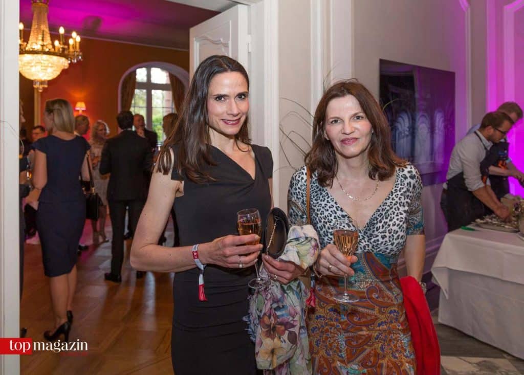 Angela Sternetseder mit Sandra Schellhase-Bender