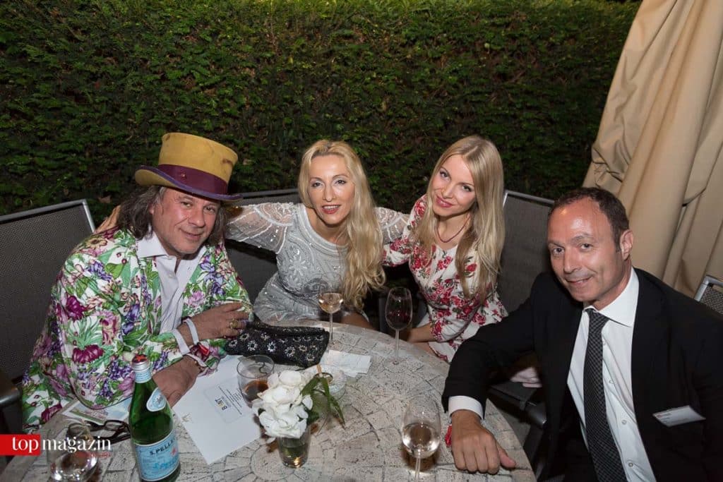 Ardi Goldmann mit Irena Brncic, Julia Schade und Rechtsanwalt Thomas Illy (PKL)