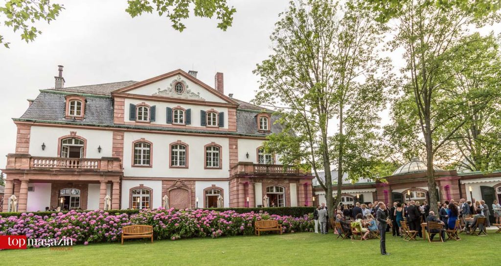 Die Villa Merton bot mit ihrem Garten und der Terrasse eine großartige Kulisse für die Jubiläums Top Lounge.